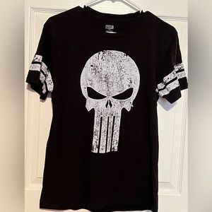 Adult medium punisher skull tshirt. Good used condition. Smoke free home.